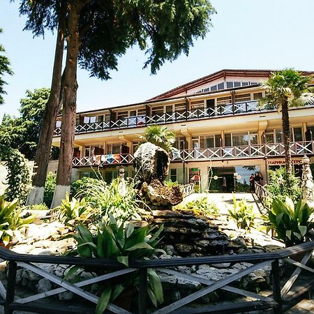 Pitsunda Hotel Exterior photo