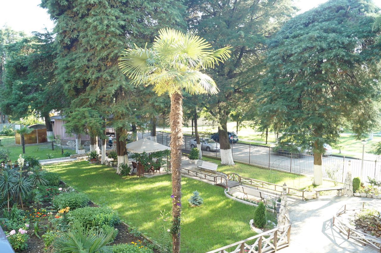 Pitsunda Hotel Exterior photo